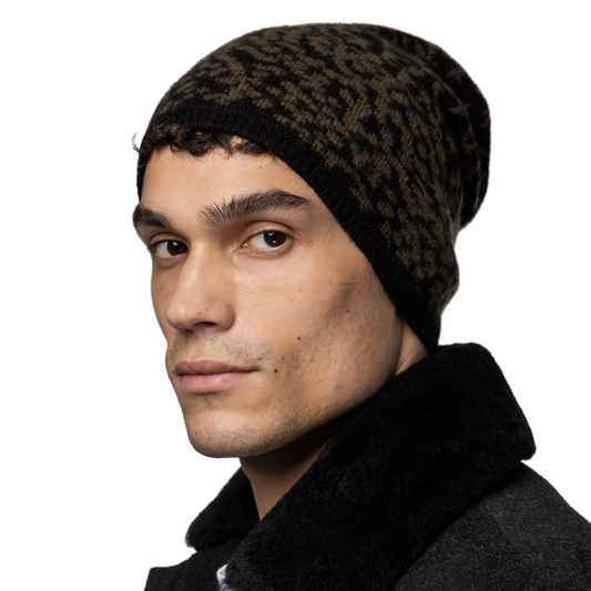Cashmere Slouchy Beanie with Contrast Intarsia - Duffle Bag/Black